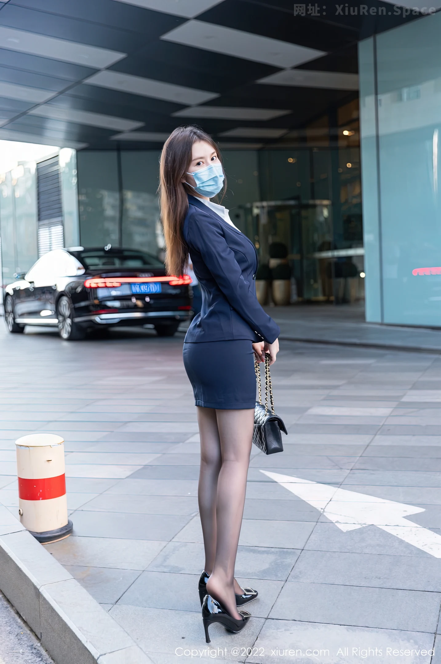 图片[4]-[XiuRen秀人网] VOL.5993 模特吴雪瑶脱OL制服露白色蕾丝内衣配无内黑丝秀翘臀诱惑写真60P-秀人网官方网站